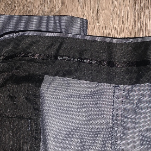 KENNETH COLE REACTION Mens Size 38x32 Gray Pinstriped Pants - Picture 3 of 4